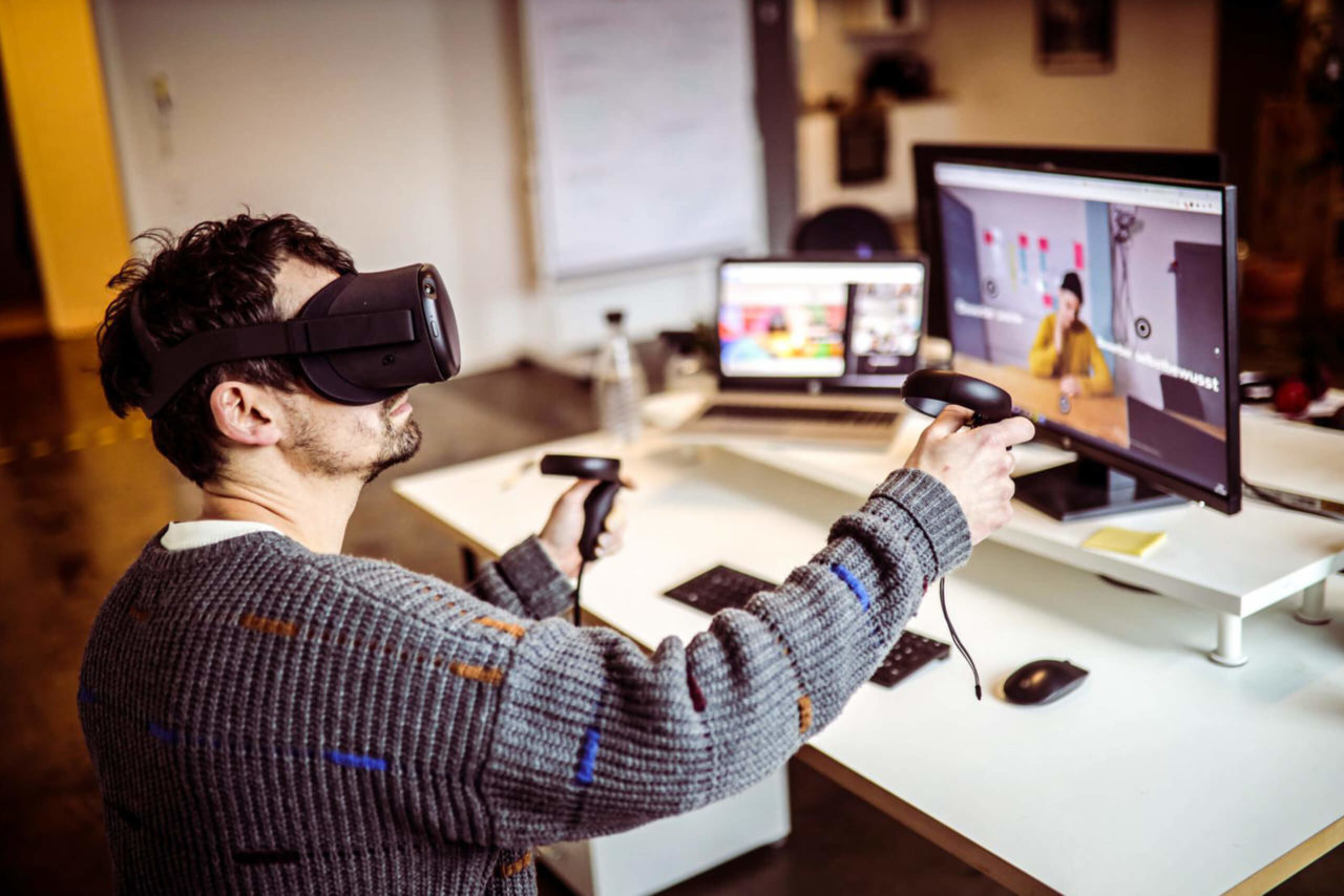 VR_Desktop_1
